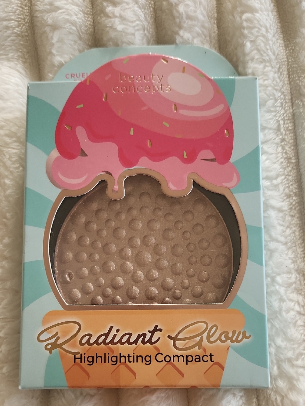 Beauty Concepts Radiant Glow Highlighting Compact - Champagne Glow